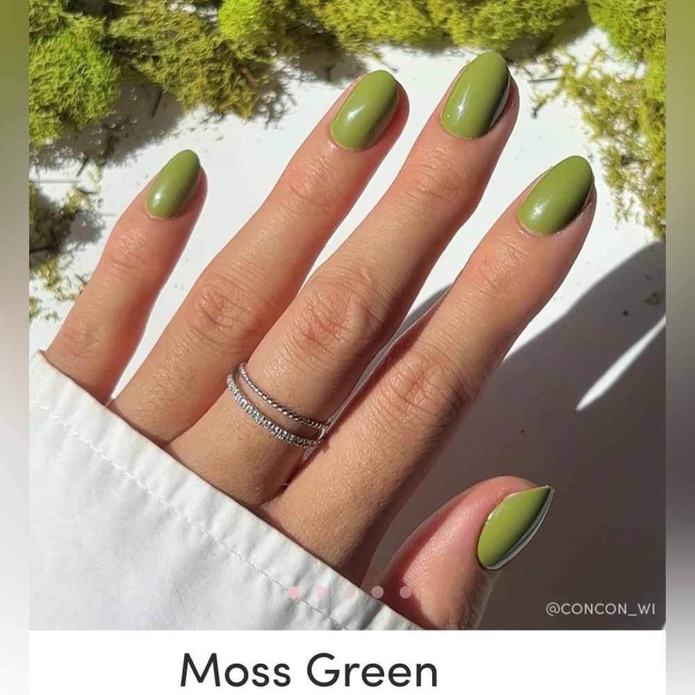 Glamnetic Press-On Nails Short Oval in Moss Green color